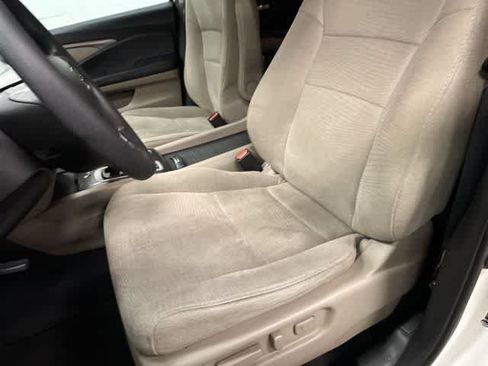 Used 2017 Honda Pilot EX image 10