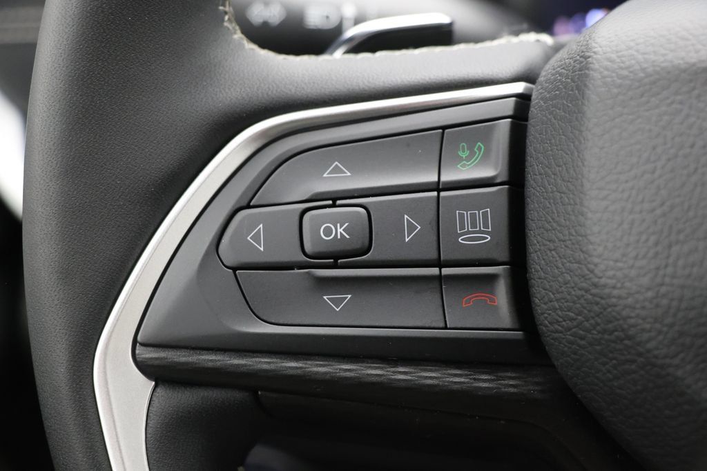 Used 2025 Jeep Grand Cherokee Altitude AWD/4WD image 18