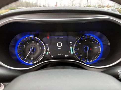 Used 2019 Chrysler Pacifica Limited w/ Advanced Safetytec Group image 15