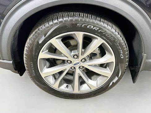 Used 2025 Ford Explorer Platinum w/ Ultimate Package RWD image 8