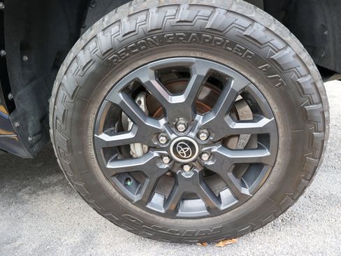 Used 2023 Toyota Tundra Platinum w/ Advanced Package image 14