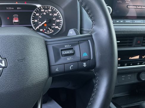Used 2025 Nissan Rogue SV FWD image 36
