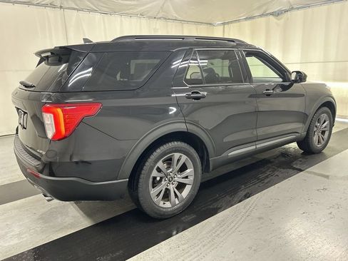Used 2022 Ford Explorer XLT w/ Equipment Group 202A AWD/4WD image 2