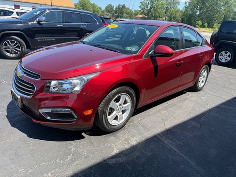 Used 2016 Chevrolet Cruze LT w/ Technology Package FWD image 3
