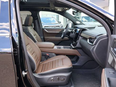 New 2026 GMC Acadia Denali Ultimate w/ LPO, Floor Liner Package FWD image 33