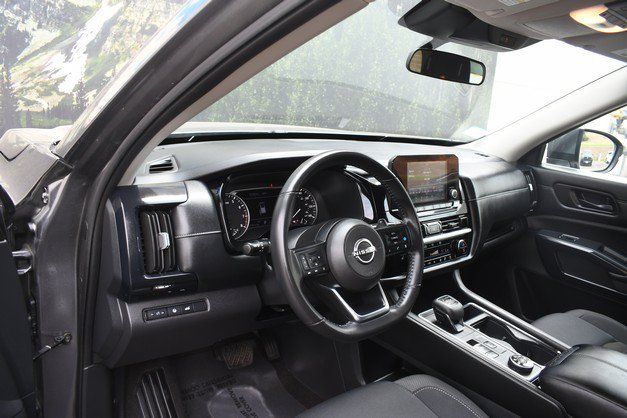 Used 2025 Nissan Pathfinder SV AWD/4WD image 14