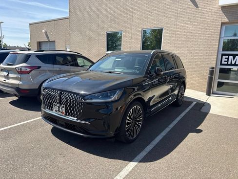 Used 2025 Lincoln Aviator Black Label AWD/4WD image 2