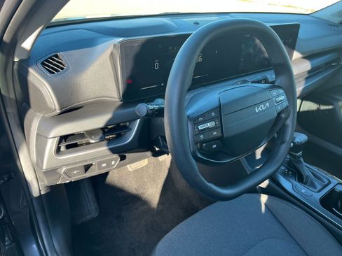 Used 2025 Kia K4 LXS image 33