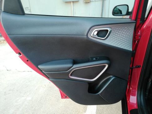 Used 2020 Kia Soul LX image 16