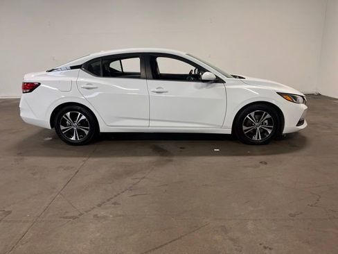 Used 2022 Nissan Sentra SV image 2