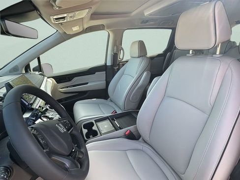 New 2026 Honda Odyssey Touring image 10