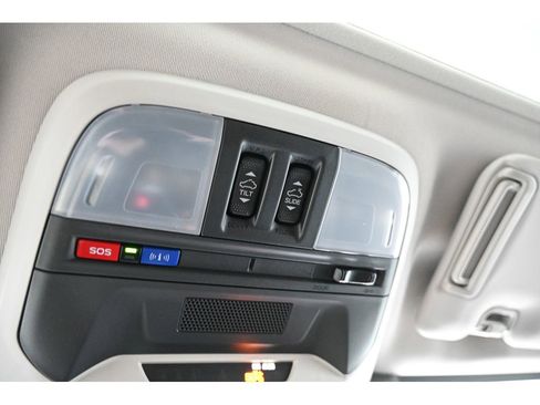 Used 2025 Subaru Crosstrek 2.0i Premium image 30