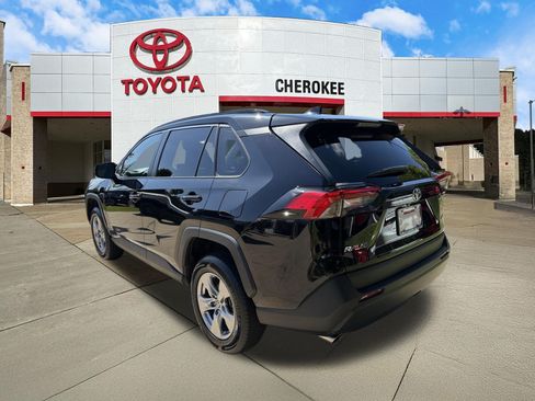 Used 2024 Toyota RAV4 XLE FWD image 7