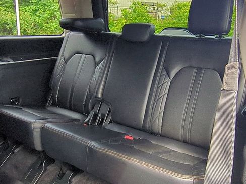 Used 2019 Ford Expedition Platinum RWD image 18