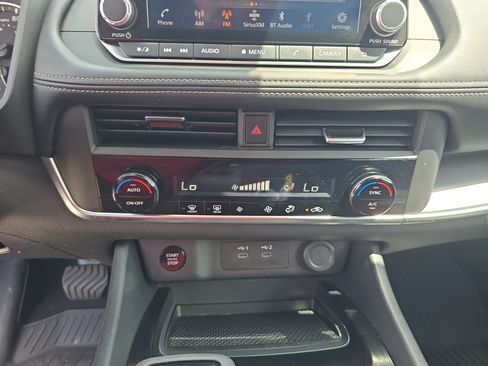 Used 2025 Nissan Rogue SV FWD image 22