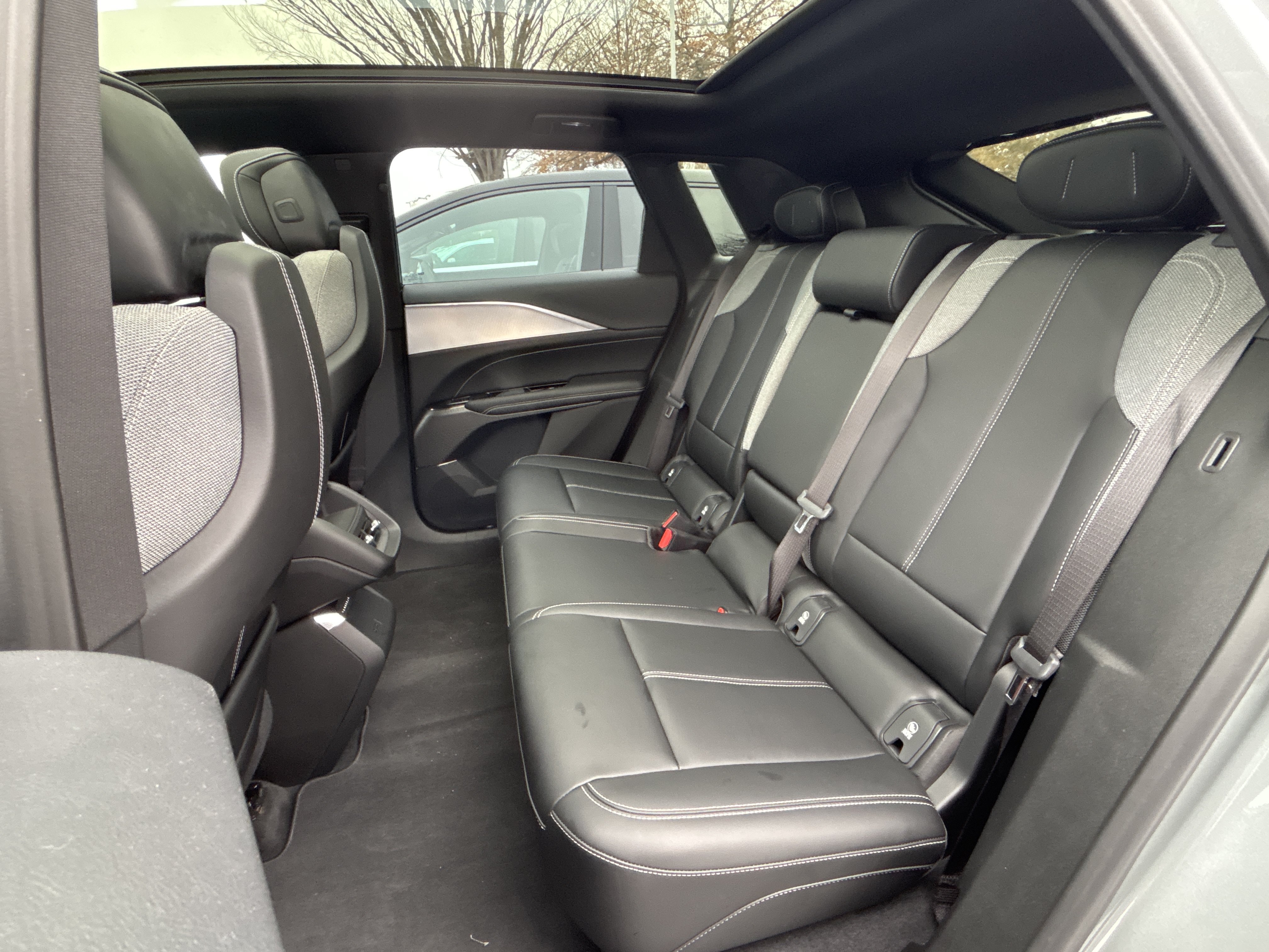 Used 2024 Cadillac Lyriq Tech RWD image 29