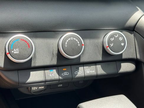 Used 2024 Hyundai Elantra SE FWD image 18