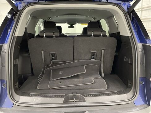 Used 2023 GMC Acadia SLE w/ Driver Convenience Package image 15