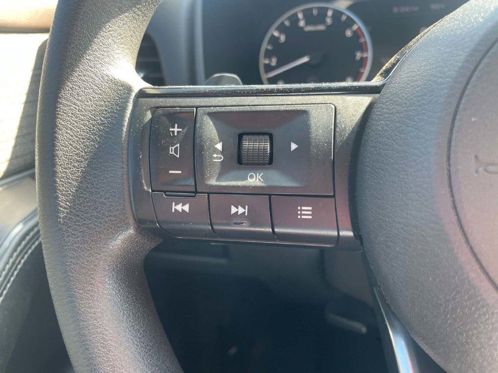 Used 2023 Nissan Rogue SV FWD image 12