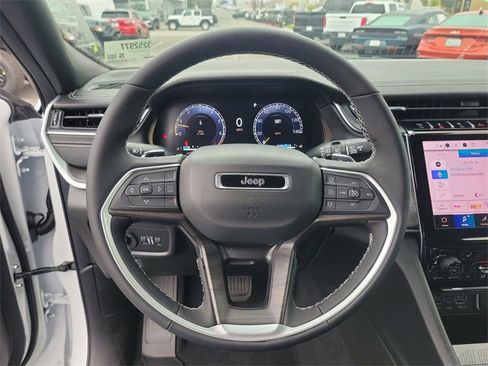 New 2025 Jeep Grand Cherokee L Limited image 23