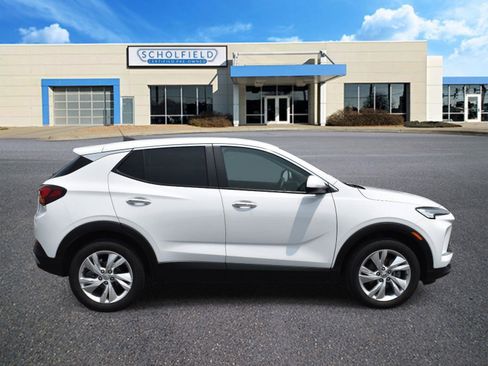 Used 2024 Buick Encore GX Preferred FWD image 2
