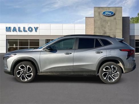 Used 2025 Chevrolet Trax RS w/ Sunroof Package image 5