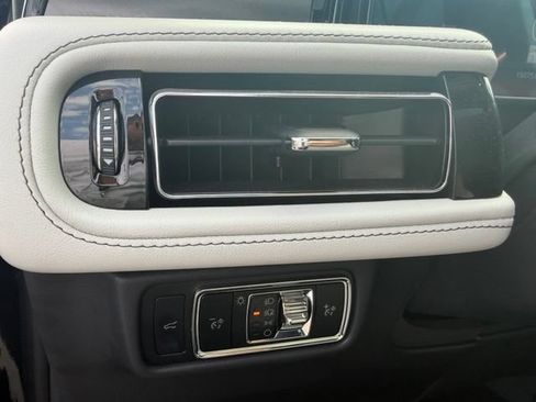 Used 2025 Lincoln Aviator AWD w/ Jet Appearance Package image 16