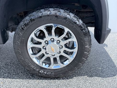 Used 2024 Chevrolet Silverado 2500 LTZ w/ LTZ Plus Package AWD/4WD image 37
