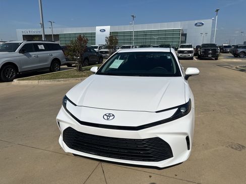 Used 2025 Toyota Camry LE FWD image 24
