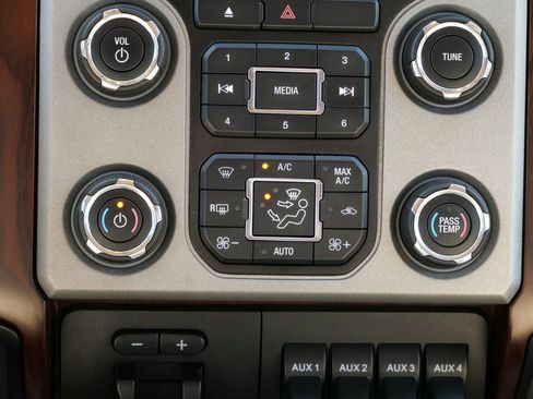 Used 2014 Ford F250 Lariat w/ Chrome Package AWD/4WD image 18