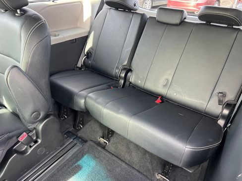 Used 2015 Toyota Sienna SE Premium image 13