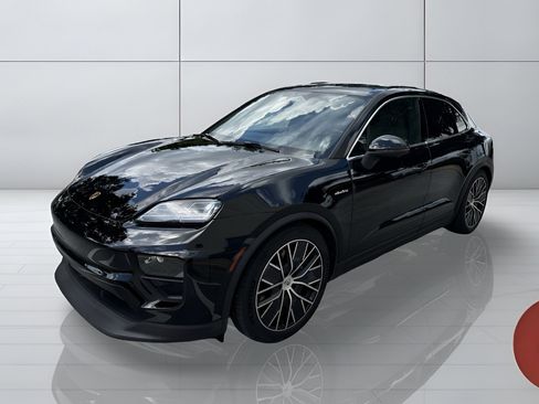 Used 2025 Porsche Macan 4S Electric AWD/4WD image 4