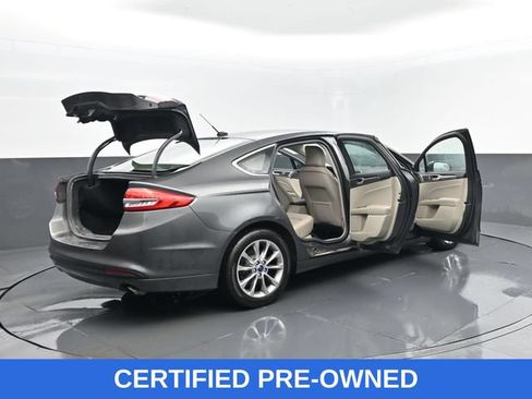Used 2017 Ford Fusion SE FWD image 31