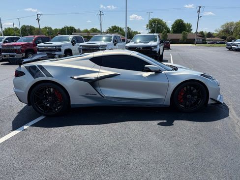 Used 2024 Chevrolet Corvette Z06 w/ Z07 Performance Package RWD image 27