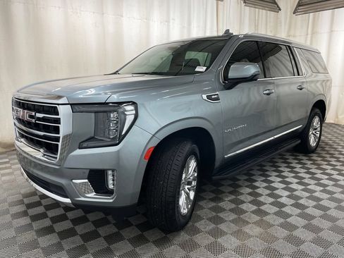 Certified 2023 GMC Yukon XL SLT w/ SLT Premium Package AWD/4WD image 25
