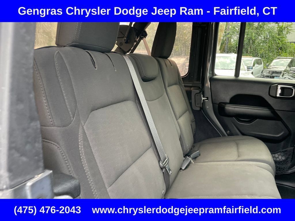 Used 2018 Jeep Wrangler Unlimited Sahara AWD/4WD image 27