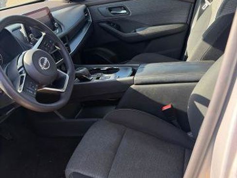 Certified 2023 Nissan Rogue SV FWD image 4