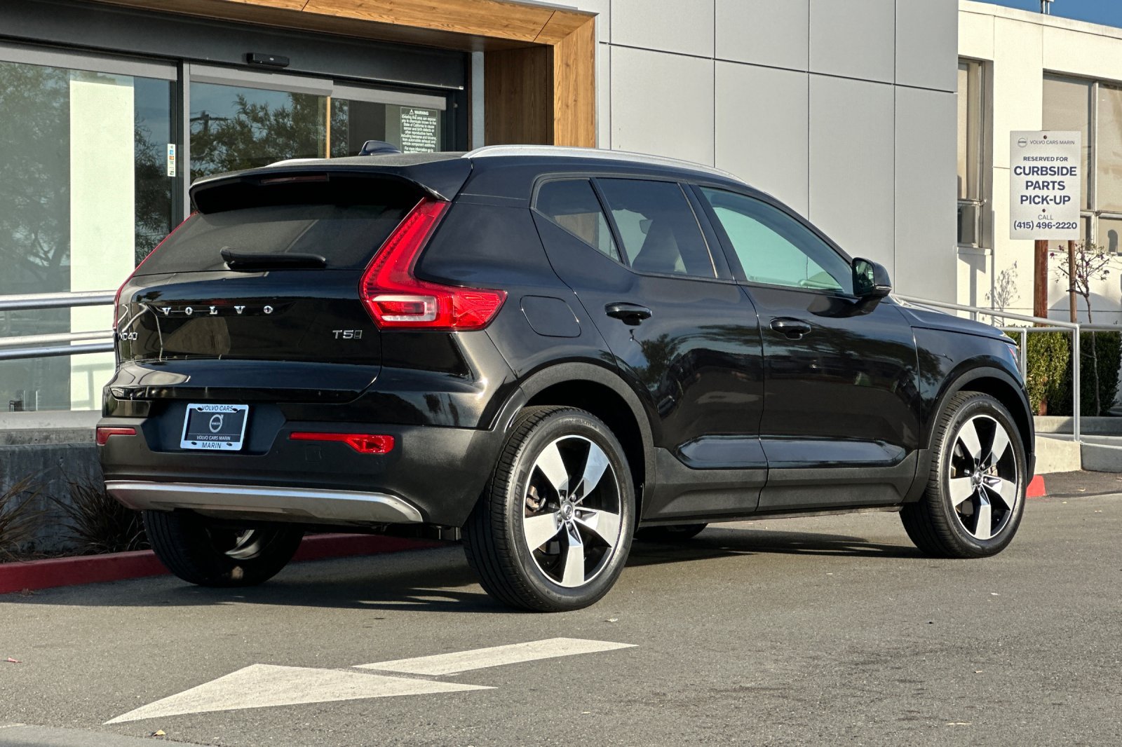 Used 2020 Volvo XC40 T5 Momentum AWD/4WD image 2