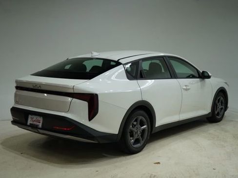 Used 2025 Kia K4 LXS image 8