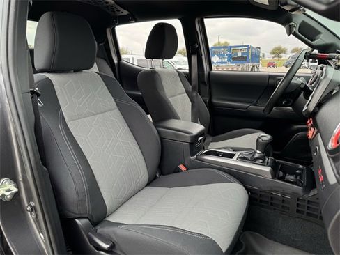 Used 2020 Toyota Tacoma TRD Sport w/ Technology Package image 29