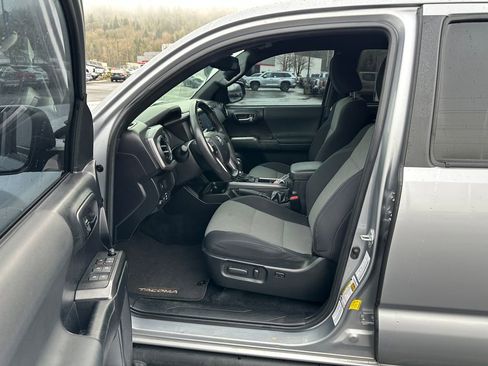 Used 2021 Toyota Tacoma TRD Off-Road w/ Technology Package image 13