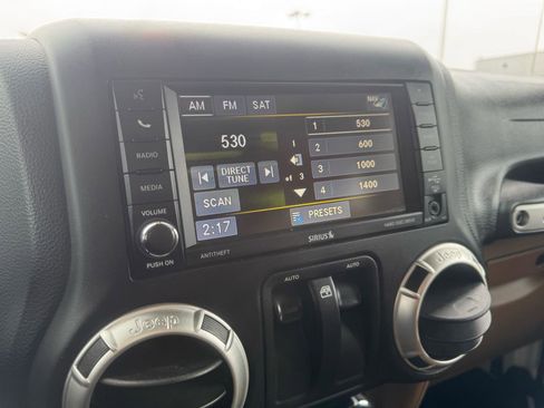 Used 2017 Jeep Wrangler Sahara w/ Connectivity Group image 13