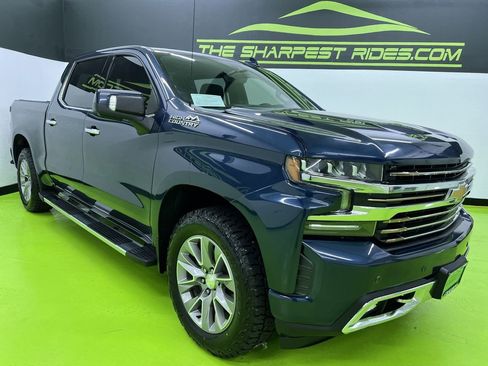 Used 2019 Chevrolet Silverado 1500 High Country w/ Technology Package AWD/4WD image 2