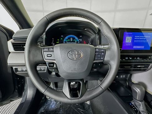 Certified 2025 Toyota Camry SE FWD image 15