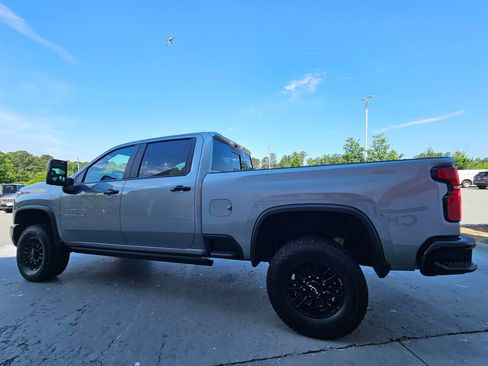Used 2025 Chevrolet Silverado 2500 ZR2 w/ Technology Package AWD/4WD image 5