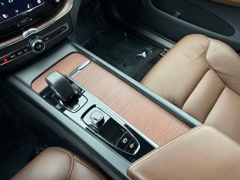 Certified 2023 Volvo XC60 B5 Plus w/ Climate Package image 23