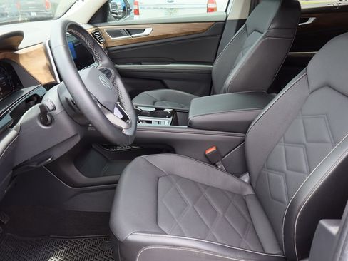Used 2024 Volkswagen Atlas SE FWD image 19