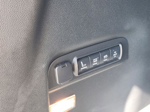Used 2019 Ford Explorer Limited w/ Class III Trailer Tow Package FWD image 30