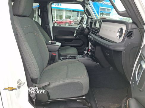 Used 2024 Jeep Wrangler Unlimited Sahara AWD/4WD image 20