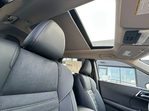 New 2025 Mitsubishi Outlander SE image 18